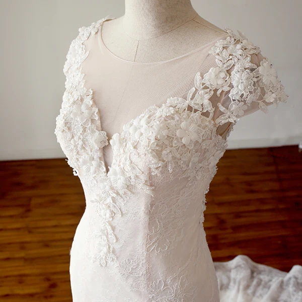 Elegant Champagne See-through Wedding Dresses 2018 Trumpet / Mermaid Scoop Neck Cap Sleeves Appliques Lace Pearl Beading Court Train Ruffle