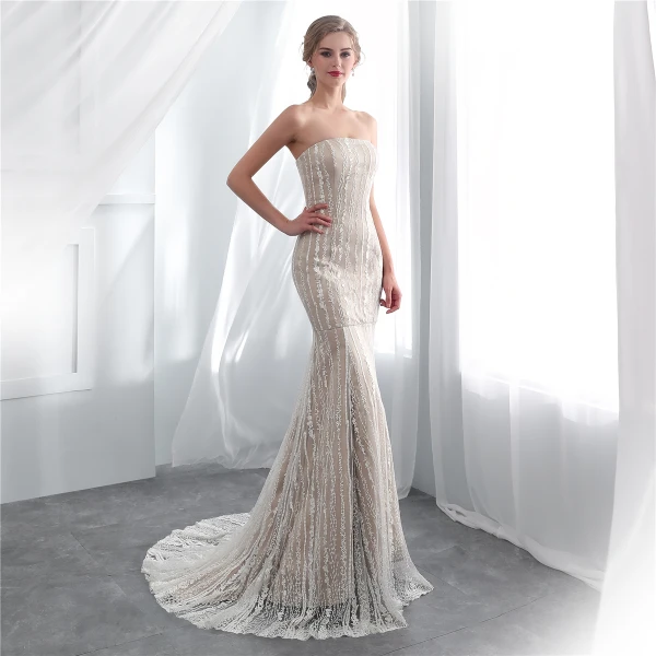 Chic / Belle Champagne Robe De Soirée 2018 Trompette / Sirène Bustier Sans Manches Appliques En Dentelle Tribunal Train Volants Dos Nu Robe De Ceremonie