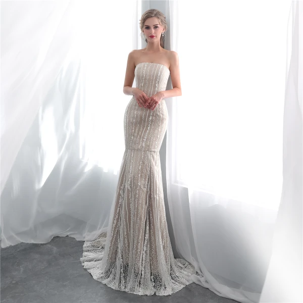 Chic / Belle Champagne Robe De Soirée 2018 Trompette / Sirène Bustier Sans Manches Appliques En Dentelle Tribunal Train Volants Dos Nu Robe De Ceremonie