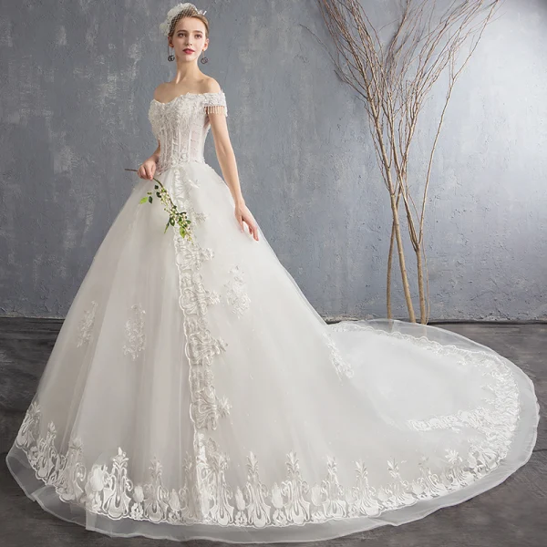 Prisvärd Elfenben Bröllopsklänningar 2018 Prinsessa Av Axeln Korta ärm Halterneck Glittriga / Glitter Tyll Appliqués Spets Beading Tassel Pärla Cathedral Train Ruffle