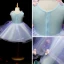 Chic / Belle Lavande Robe Ceremonie Fille 2018 Robe Boule Encolure Dégagée Sans Manches Appliques Fleur Perle Mi-Longues Volants Robe Pour Mariage