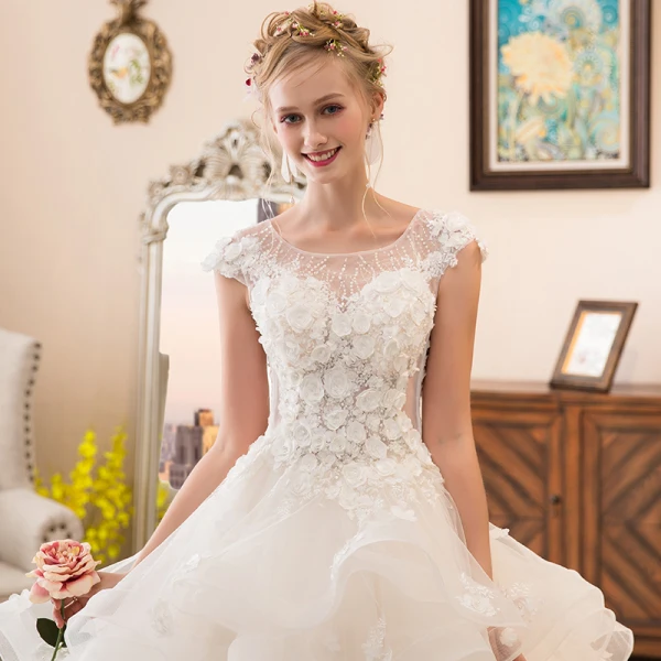 Illusion Ivoire Transparentes Robe De Mariée 2018 Robe Boule Encolure Dégagée Sans Manches Appliques Fleur Perlage Perle Cathedral Train Volants