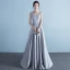 Chic / Belle Gris Robe De Soirée 2017 Princesse V-Cou Sans Manches Appliques Fleur Faux Diamant Paillettes Tribunal Train Volants Dos Nu Robe De Ceremonie