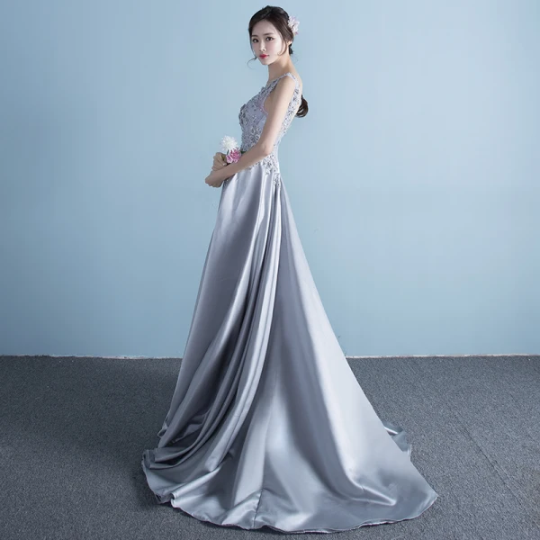 Chic / Belle Gris Robe De Soirée 2017 Princesse V-Cou Sans Manches Appliques Fleur Faux Diamant Paillettes Tribunal Train Volants Dos Nu Robe De Ceremonie