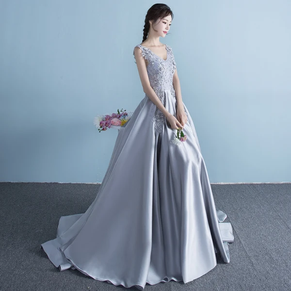 Chic / Belle Gris Robe De Soirée 2017 Princesse V-Cou Sans Manches Appliques Fleur Faux Diamant Paillettes Tribunal Train Volants Dos Nu Robe De Ceremonie