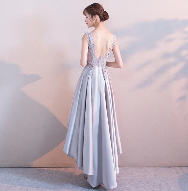 Chic / Belle Gris Robe De Soirée 2017 Princesse V-Cou Sans Manches Appliques Fleur Faux Diamant Paillettes Tribunal Train Volants Dos Nu Robe De Ceremonie