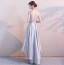 Chic / Belle Gris Robe De Soirée 2017 Princesse V-Cou Sans Manches Appliques Fleur Faux Diamant Paillettes Tribunal Train Volants Dos Nu Robe De Ceremonie