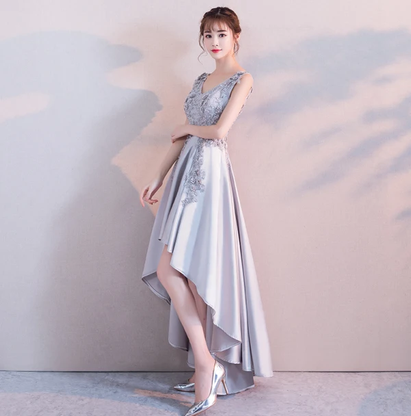 Chic / Belle Gris Robe De Soirée 2017 Princesse V-Cou Sans Manches Appliques Fleur Faux Diamant Paillettes Tribunal Train Volants Dos Nu Robe De Ceremonie