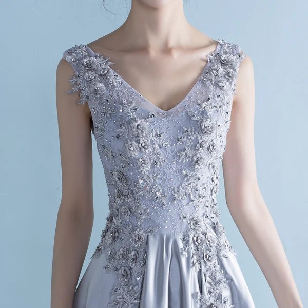 Chic / Belle Gris Robe De Soirée 2017 Princesse V-Cou Sans Manches Appliques Fleur Faux Diamant Paillettes Tribunal Train Volants Dos Nu Robe De Ceremonie