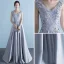 Chic / Belle Gris Robe De Soirée 2017 Princesse V-Cou Sans Manches Appliques Fleur Faux Diamant Paillettes Tribunal Train Volants Dos Nu Robe De Ceremonie