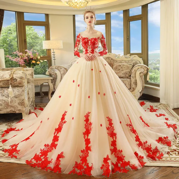 Piękne Szampan Przezroczyste Suknie Ślubne 2018 Suknia Balowa Wycięciem Długie Rękawy Bez Pleców Czerwone Aplikacje Z Koronki Frezowanie Trenem Katedra Wzburzyć