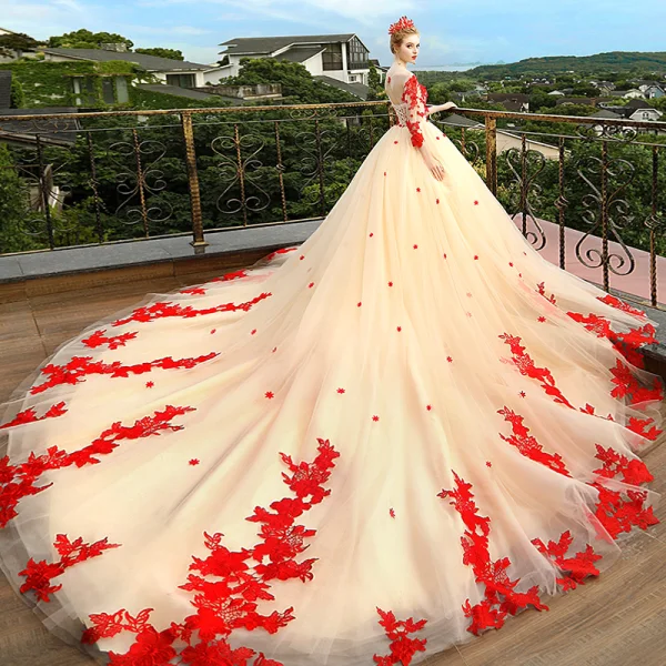 Schöne Champagner Durchsichtige Brautkleider / Hochzeitskleider 2018 Ballkleid Rundhalsausschnitt Lange Ärmel Rückenfreies Rot Applikationen Spitze Perlenstickerei Kathedrale Schleppe Rüschen