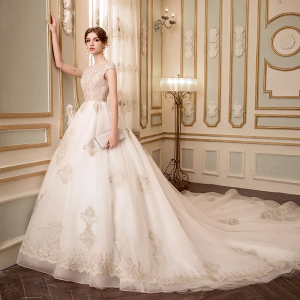 Elegante Champagner Brautkleider 2018 Ballkleid Durchsichtige V-Ausschnitt Ärmellos Rückenfreies Applikationen Mit Spitze Perlenstickerei Kathedrale Schleppe Rüschen
