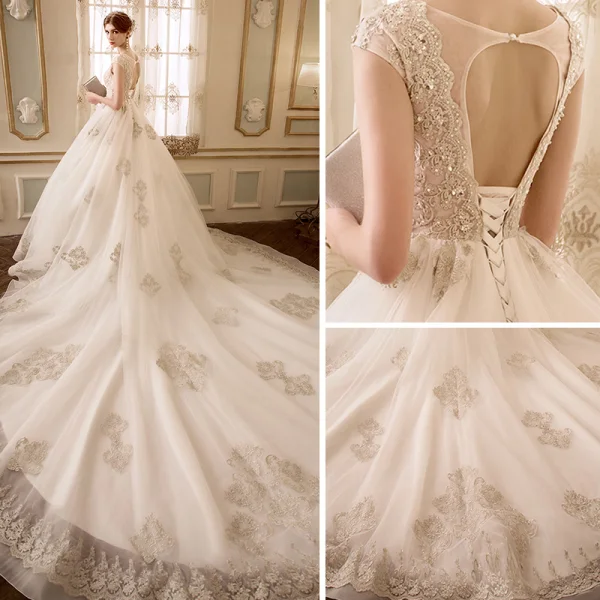 Elegante Champagner Brautkleider 2018 Ballkleid Durchsichtige V-Ausschnitt Ärmellos Rückenfreies Applikationen Mit Spitze Perlenstickerei Kathedrale Schleppe Rüschen