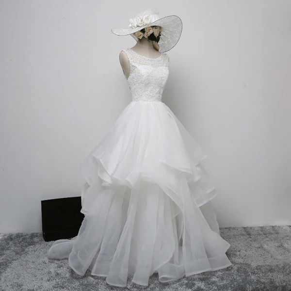 Chic / Beautiful Outdoor / Garden White Wedding Dresses 2017 A-Line / Princess Scoop Neck Sleeveless Pearl Pierced Backless Sweep Train Cascading Ruffles