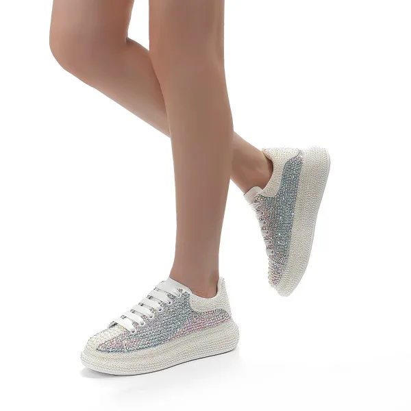 Charmig Multi-Färger Platt Bröllop Rhinestone Pärla Sneakers 2022 Läder Pande Zote Toe Brudskor