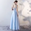 Chic / Belle Bleu Ciel Robe De Soirée 2017 Princesse Encolure Dégagée Sans Manches Perle Noeud Ceinture Longue Volants Percé Dos Nu Robe De Ceremonie