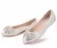 Snygga / Fina Vita Rhinestone Rosett Bal Platt Spetsiga Damskor 2025 Klackskor