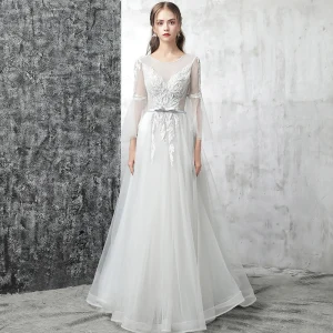Hermoso Exterior Jardín Blanco Vestidos De Novia 2017 A Line Princess Scoop Escote Manga Larga Apliques Con Encaje Bowknot Cinturón Colas De La Corte Sin Espalda Traspasado