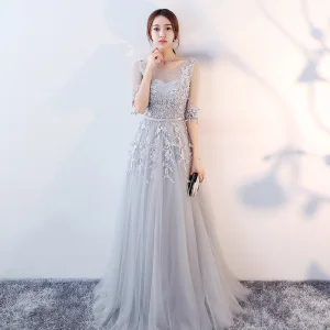 Eleganta Grå Aftonklänningar 2017 Prinsessa Urringning 1 2 Ärm Appliqués Spets Skärp Långa Ruffle Pierced Halterneck Formella Klänningar