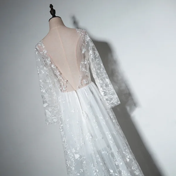 Élégant Plage Blanche Robe De Mariée 2017 Princesse Encolure Carrée Manches Longues Appliques En Dentelle Tribunal Train Volants Percé Dos Nu