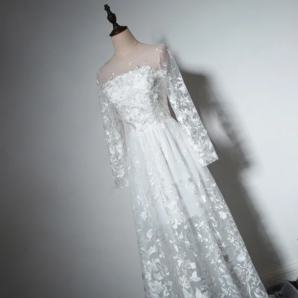 Élégant Plage Blanche Robe De Mariée 2017 Princesse Encolure Carrée Manches Longues Appliques En Dentelle Tribunal Train Volants Percé Dos Nu