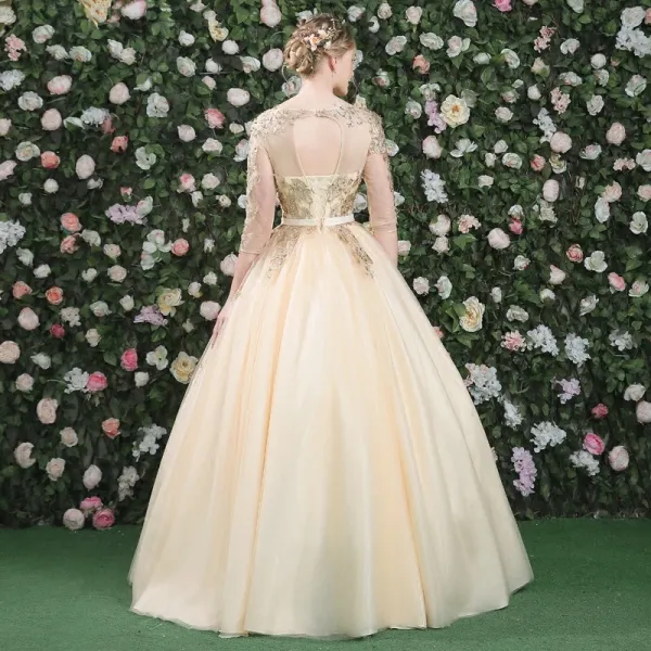 Élégant Robe De Bal 2017 En Dentelle Appliques Cristal Faux Diamant Perle Dos Nu Encolure Dégagée 3/4 Manches Longue Dorés Robe Boule