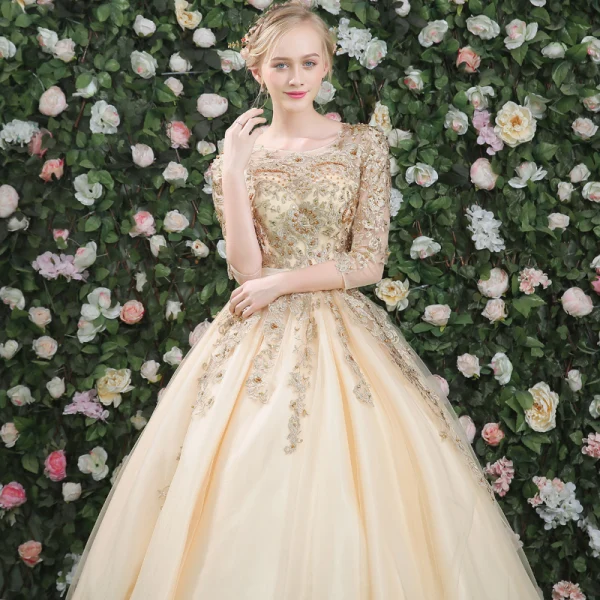 Élégant Robe De Bal 2017 En Dentelle Appliques Cristal Faux Diamant Perle Dos Nu Encolure Dégagée 3/4 Manches Longue Dorés Robe Boule