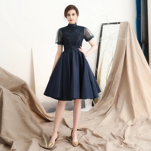 Modern / Fashion Navy Blue Homecoming Graduation Dresses 2018 A-Line / Princess High Neck See-through Short Sleeve Appliques Lace Beading Knee-Length Ruffle Backless Formal Dresses