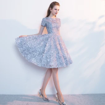 Chic Belle Argenté De Retour Robe De Graduation 2017 Princesse Encolure Carrée Manches Courtes Appliques Fleur Métal Ceinture Mi Longues Volants Robe De Ceremonie
