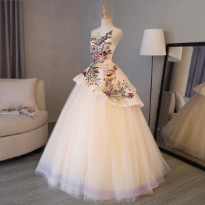 Hermoso Estilo Chino Vestidos De Gala 2017 Con Encaje Apliques Scoop Escote Sin Mangas Sin Espalda Largos Champán Ball Gown