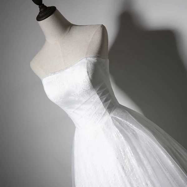 Simple Plage Blanche Robe De Mariée 2017 Asymétrique Princesse Bustier Sans Manches Dos Nu Appliques En Dentelle