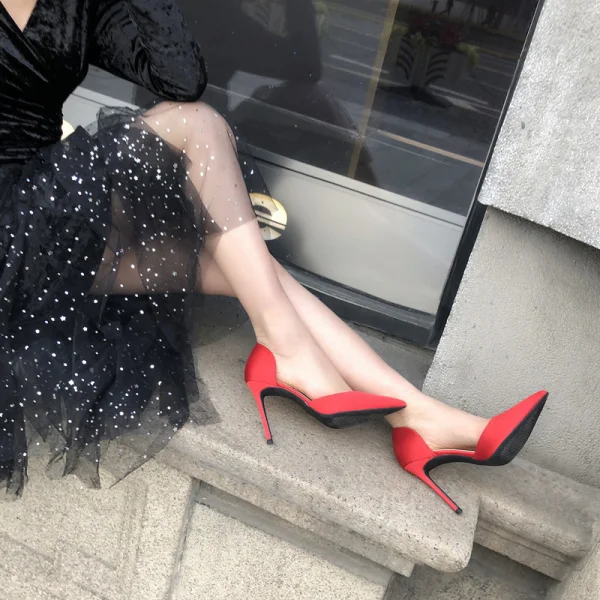 Simple Nues Vêtement de rue Chaussures Femmes 2020 Satin 10 cm Talons Aiguilles À Bout Pointu Talons