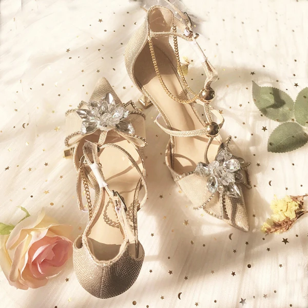 Charmant Champagne Cristal Chaussure De Mariée 2020 Faux Diamant T-Strap 8 cm Talons Aiguilles À Bout Pointu Mariage Escarpins