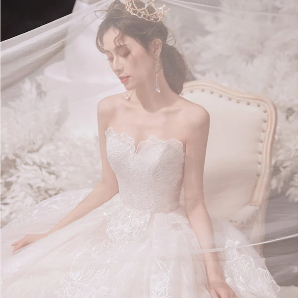 Charming Ivory Wedding Dresses 2020 Ball Gown Strapless Sequins Lace Flower Sleeveless Backless Royal Train