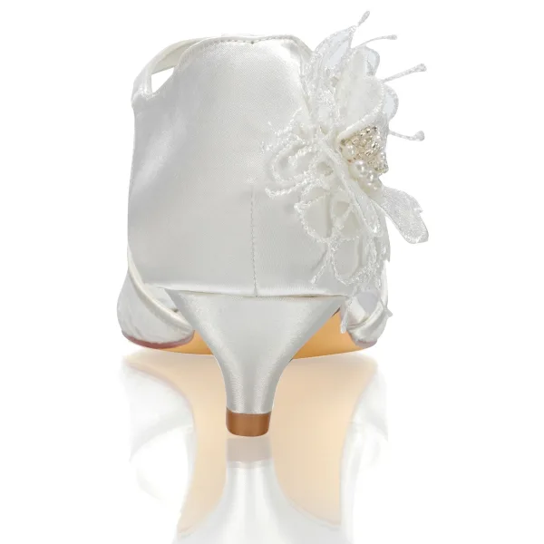 Elegante Ivory / Creme Perle Spitze Blumen Satin Brautschuhe 2021 3 cm Low Heel Stilettos Peeptoes Hochzeit Hochhackige
