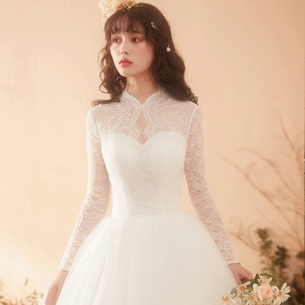 Élégant Ivoire Robe De Mariée 2018 Robe Boule Dentelle Encolure Dégagée Dos Nu Manches Longues Chapel Train Mariage