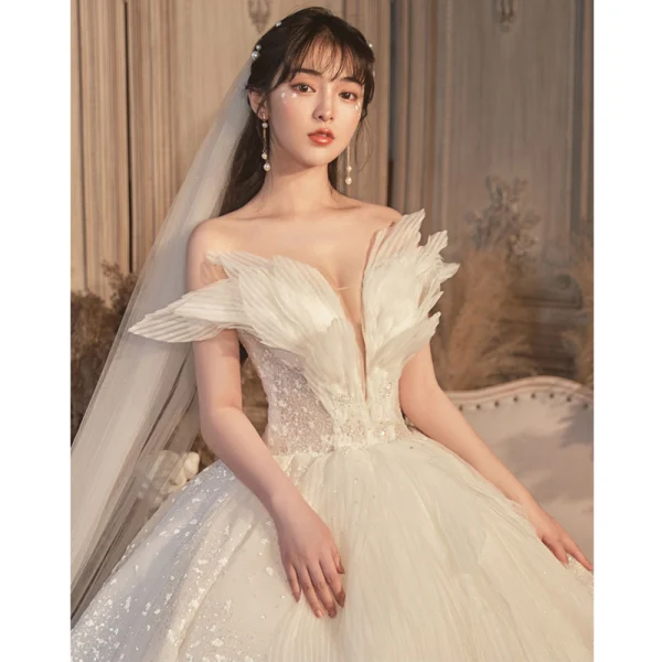 Luxe Champagne Robe De Mariée 2020 Robe Boule Volants Bustier En Dentelle Fleur Paillettes Sans Manches Dos Nu Royal Train