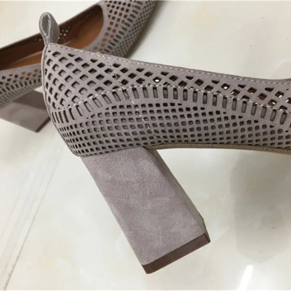 Enkla Svarta Casual Pierced Sandaler Dam 2020 Läder 7 cm Tjocka Klackar Spetsiga Sandaler