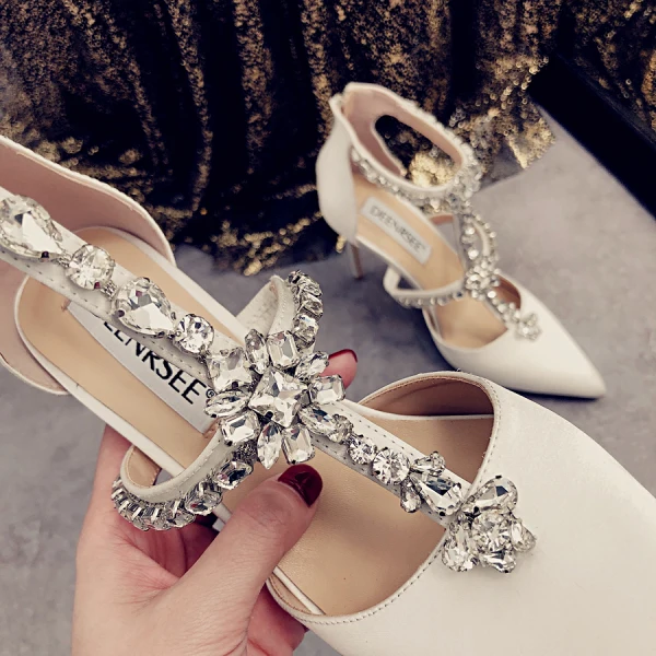 Charmig Röd Afton Sandaler Dam 2020 Läder Rhinestone T-Rem 9 cm Stilettklackar Spetsiga Sandaler