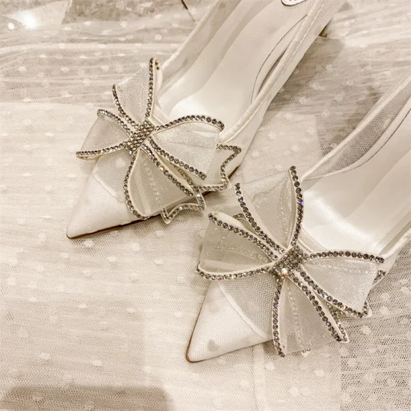 Charmant Weiß Brautschuhe 2020 Strass Schleife 10 cm Stilettos Spitzschuh Hochzeit Pumps