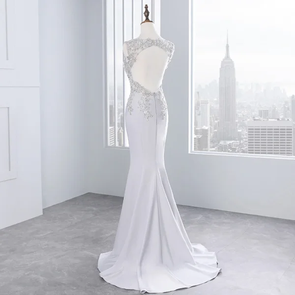 Chic / Belle Gris Fait main Perlage Robe De Soirée 2018 Trompette / Sirène Dentelle Fleur Paillettes V-Cou Dos Nu Sans Manches Train De Balayage Robe De Ceremonie