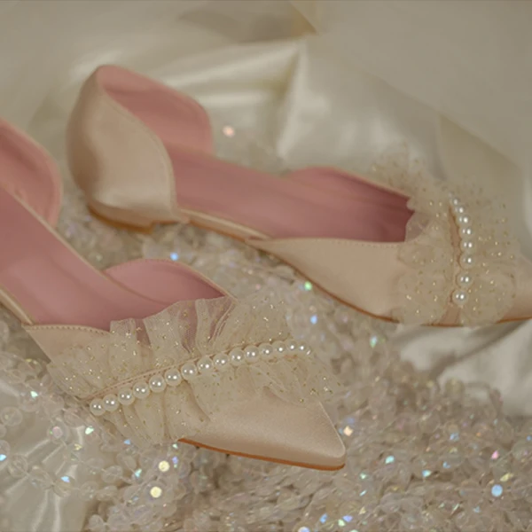 Elegante Champagner Perle Flache Brautschuhe 2020 Satin Pailletten Spitzschuh Hochzeit Sandaletten