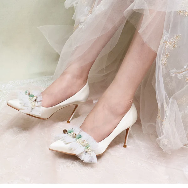 Chic / Belle Blanche Cuir Chaussure De Mariée 2020 Perle Appliques 8 cm Talons Aiguilles À Bout Pointu Mariage Escarpins