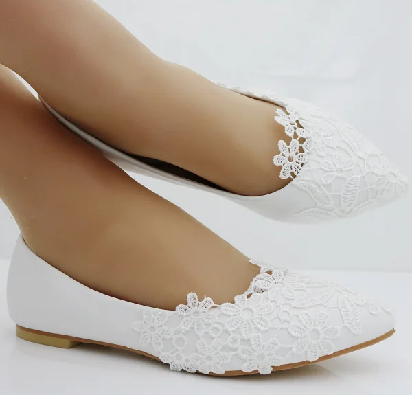 Élégant Blanche Plate Chaussure De Mariée 2020 En Dentelle Fleur À Bout Pointu Mariage Talons