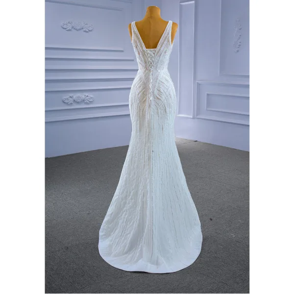 Haut de Gamme Blanche Perlage Perle Paillettes Robe De Mariée 2021 Trompette / Sirène V-Cou Sans Manches Dos Nu Chapel Train Mariage