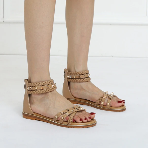 Romain Beige Plage Plate Sandales Femme 2021 Rivet Bride Cheville Peep Toes / Bout Ouvert Sandales
