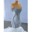 Luxus / Herrlich Fabelhaft Weiß Brautkleider / Hochzeitskleider 2021 Meerjungfrau Bandeau Perlenstickerei Strass Spitze Blumen Ärmellos Rückenfreies Kathedrale Schleppe Hochzeit