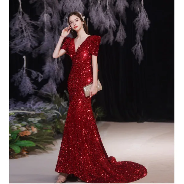 Scintillantes Bordeaux Perlage Paillettes Robe De Soirée 2021 Trompette / Sirène V-Cou Manches Courtes Dos Nu Noeud Train De Balayage Robe De Ceremonie