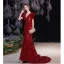 Scintillantes Bordeaux Perlage Paillettes Robe De Soirée 2021 Trompette / Sirène V-Cou Manches Courtes Dos Nu Noeud Train De Balayage Robe De Ceremonie